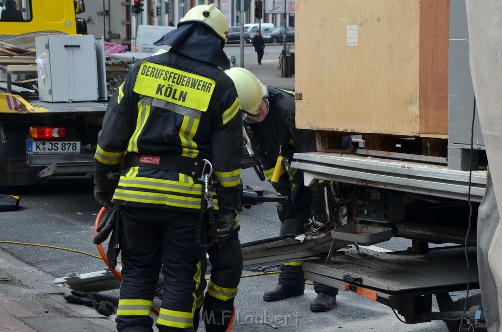 LKW Bruecke Koeln Deutz Opladenestr Deutz Muelheimerstr P126.JPG - Miklos Laubert